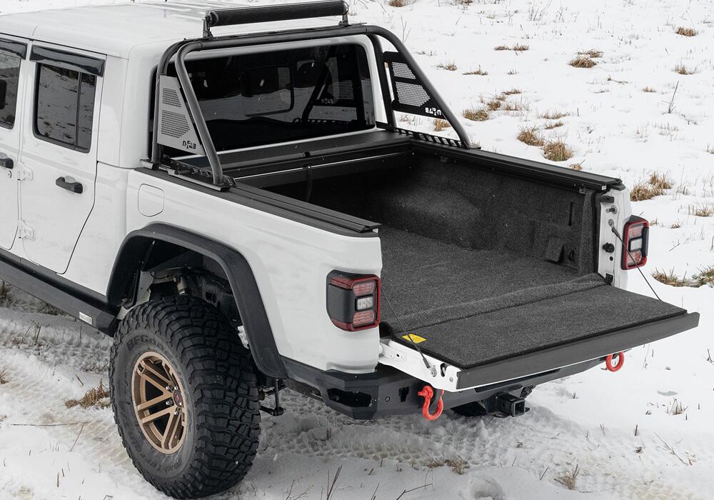 BR_ClassicBedLiner_2020_JeepGladiator_JT_White_04.jpg